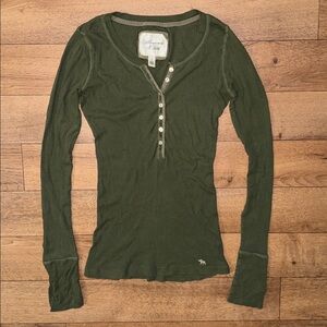 Vintage Abercrombie & Fitch Size Medium Green Long Sleeve Button Henley Twilight